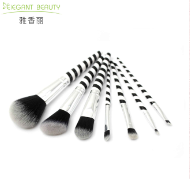 化妝的時(shí)候需要哪些工具?