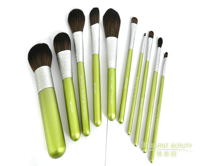  如何選擇適合自己膚質(zhì)的化妝刷套裝？掌握這五點(diǎn)