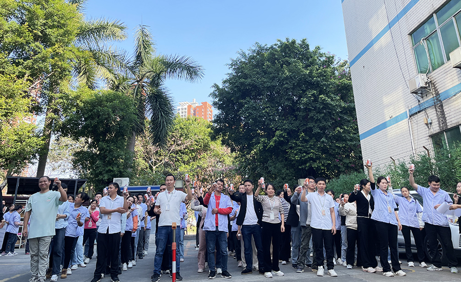 ”聚力同行 繩彩飛揚(yáng)“~拔河比賽在雅香麗人的一聲聲吶喊助威中圓滿結(jié)束!