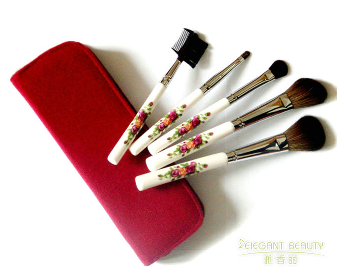 化妝刷的材質差異與保養技巧